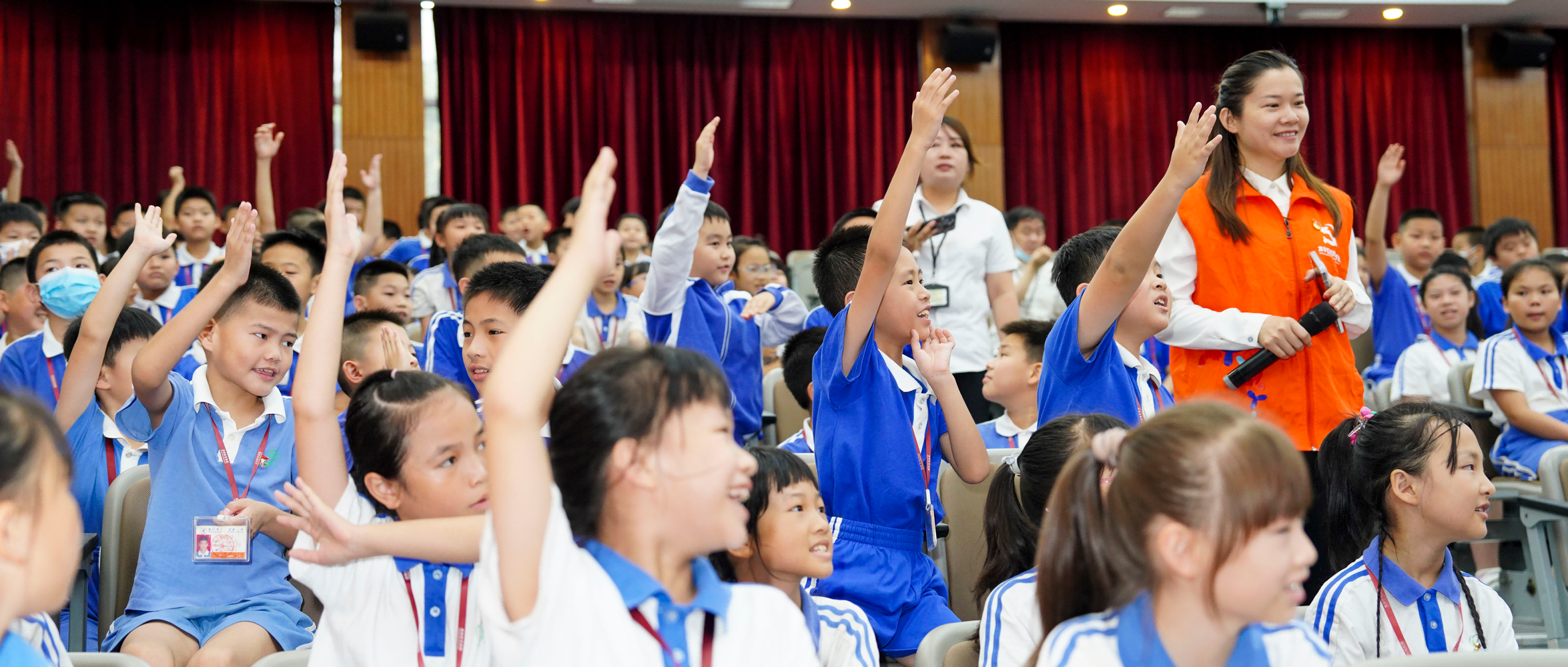 AG庄闲医疗暖童心公益活动，健康课堂走进校园